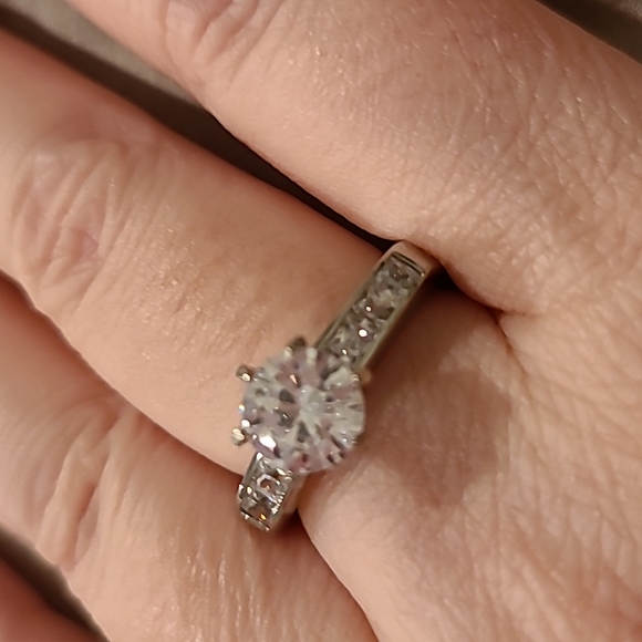 Cubic zirconia stainless steel flat rounded top band ring - Picture 2 of 9